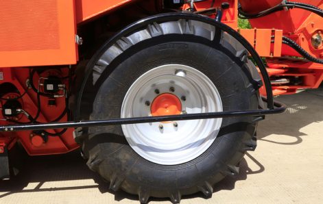 4GQ-1B sugarcane harvester Extractor Larger Rear Wheels, Improved Stability, Reduced Field